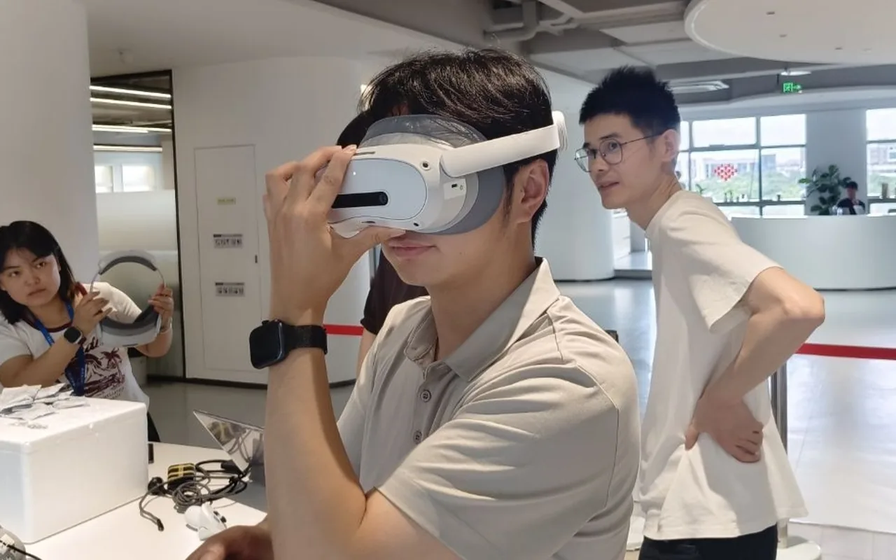 团队成为人形机器人认证数采培训师